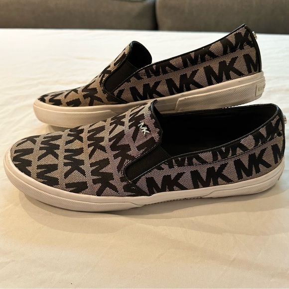 Michael Kors Women's Keaton MK Logo Slip On Sneakers Shoes 9.5 gray black - Picture 10 of 11
